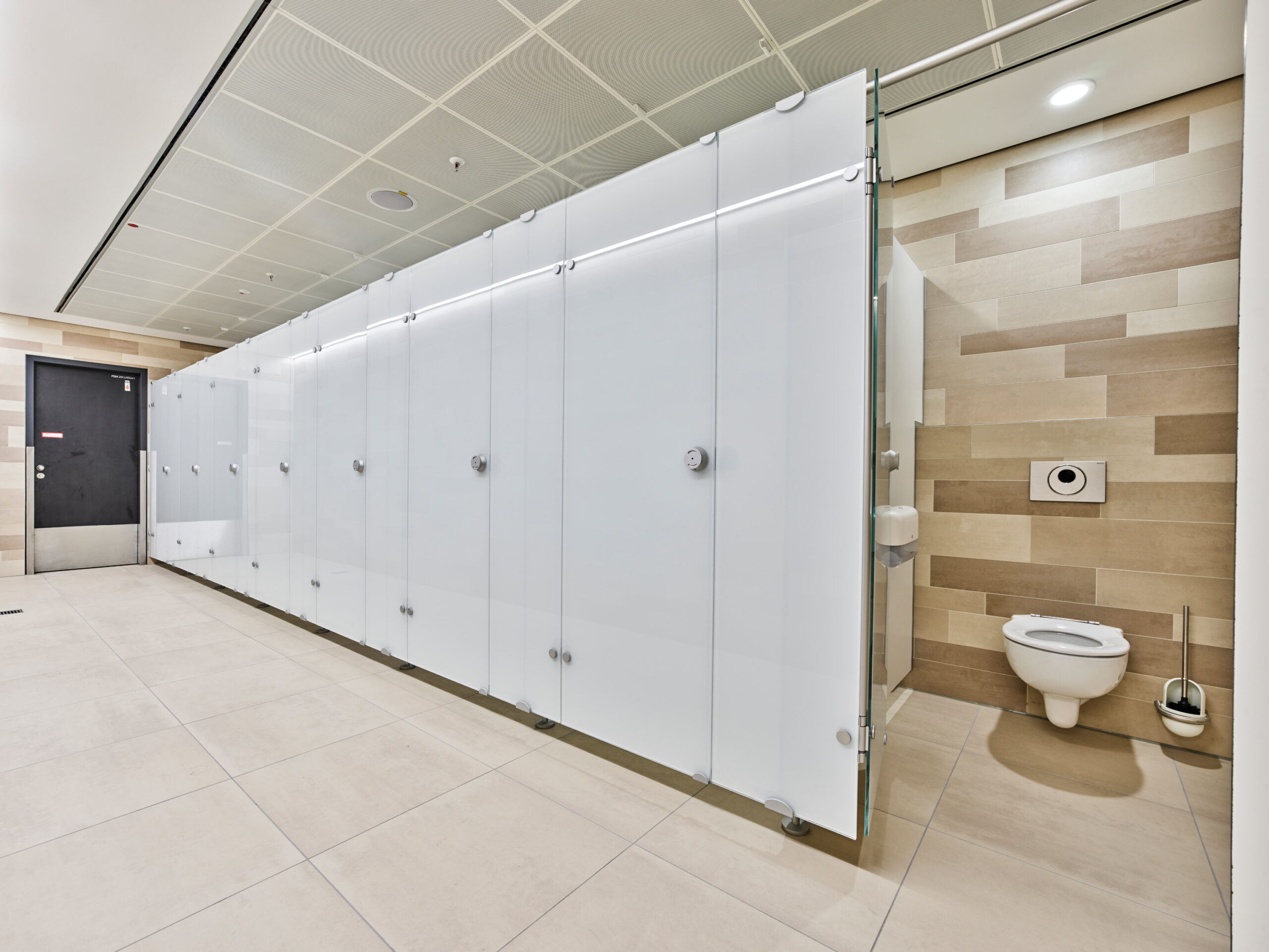  Flughafengebäude WC-Sanierungen